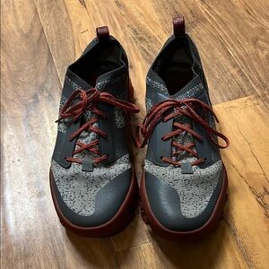 Stylish Men's Gray and Red Shoes